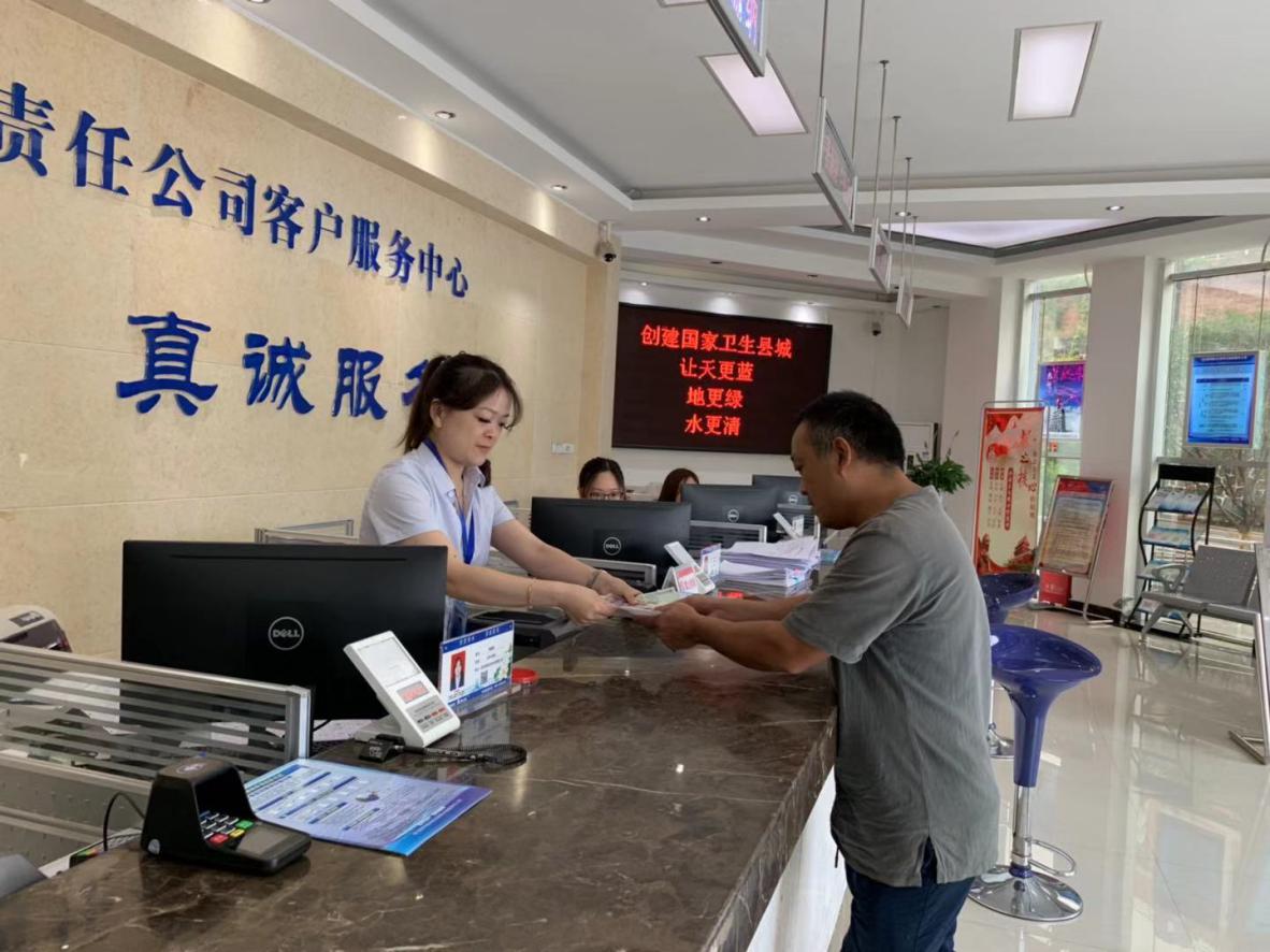 你我手牽手，爭(zhēng)做文明星
