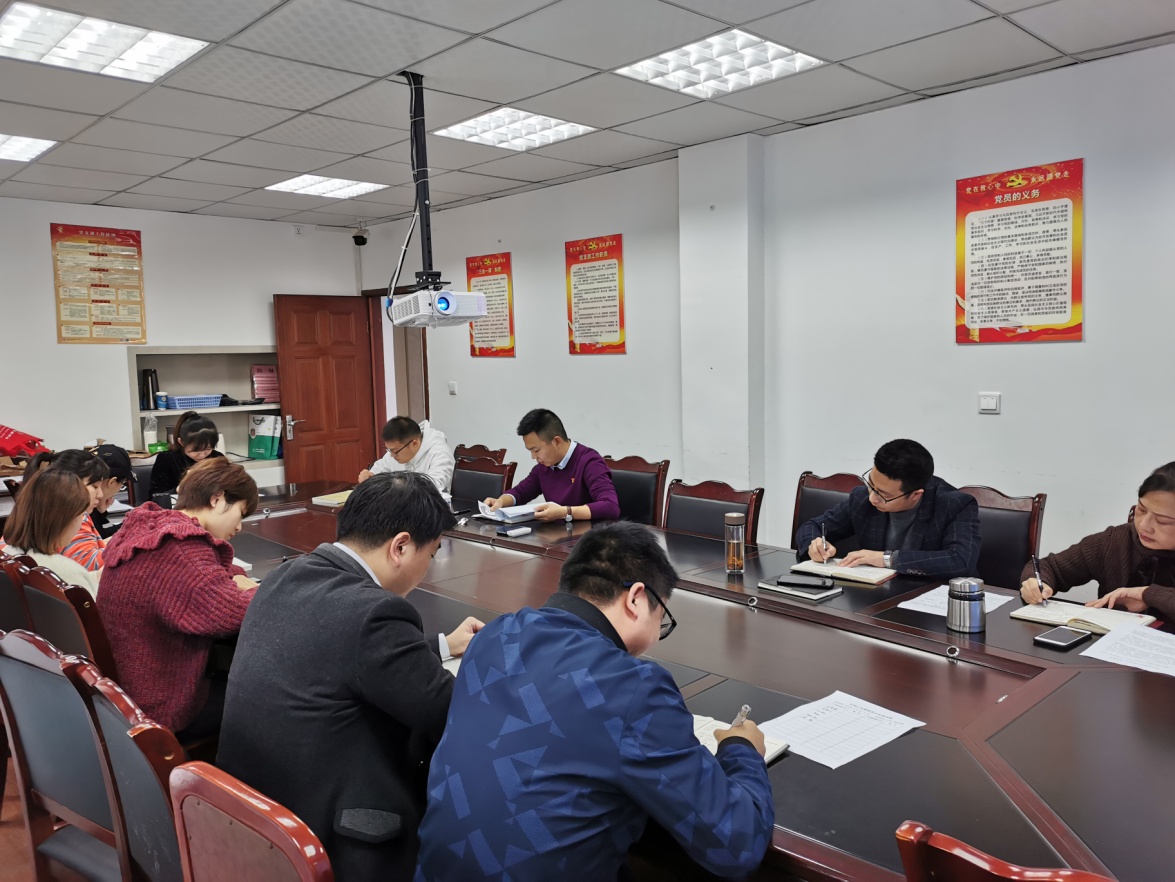 強(qiáng)化責(zé)任擔(dān)當(dāng) ，牢記職責(zé)使命