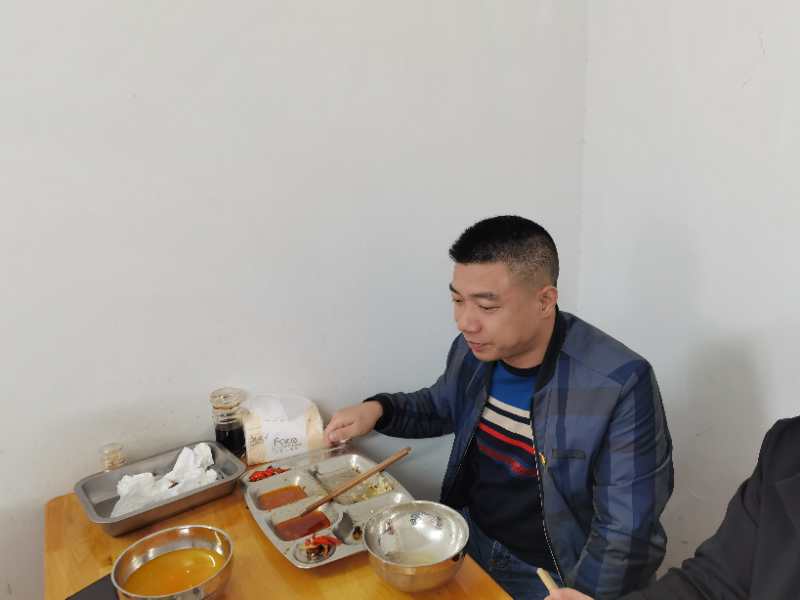 強(qiáng)監(jiān)督，重引導(dǎo)，杜絕“舌尖上的浪費(fèi)”