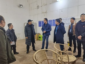 市國(guó)資委領(lǐng)導(dǎo)到清源水務(wù)集團(tuán)慰問(wèn)優(yōu)秀人才、困難黨員并開(kāi)展節(jié)前安全檢查