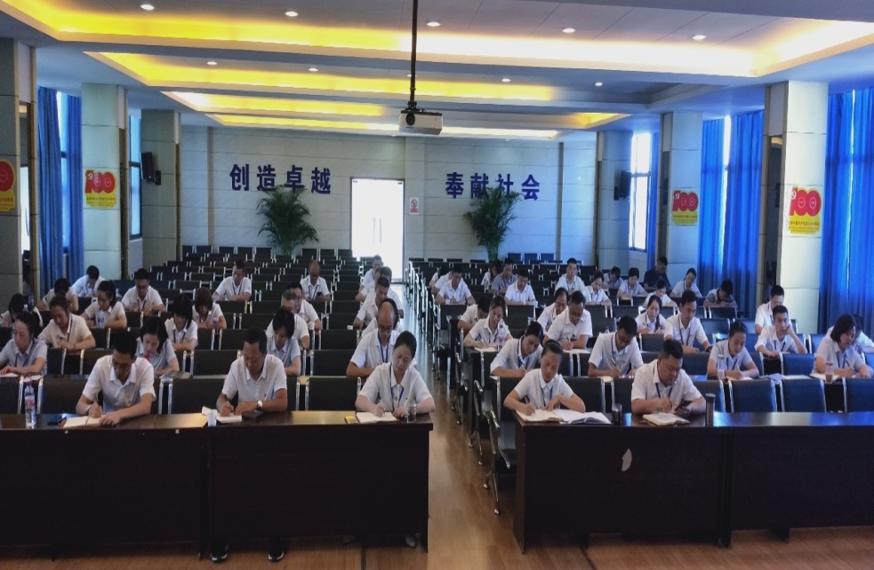 黨委委員、副總經(jīng)理劉林深入基層開展黨規(guī)黨紀(jì)宣講暨廉潔黨課輔導(dǎo)