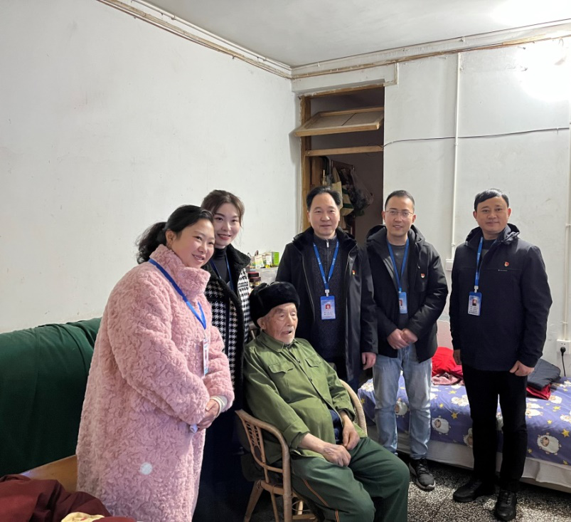節(jié)前慰問送溫暖，情系下渡口社區(qū)困難群眾